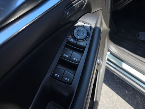 Used 2021 Buick Enclave Avenir w/ Avenir Technology Package FWD image 19