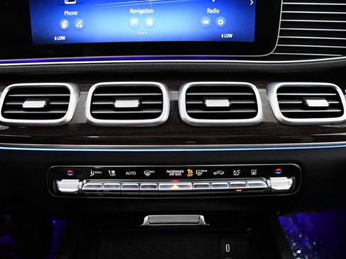 Certified 2025 Mercedes-Benz GLE 450e 4MATIC w/ Driver Assistance Package image 14