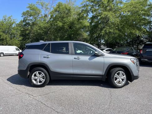 Used 2024 GMC Terrain SLE AWD/4WD image 2