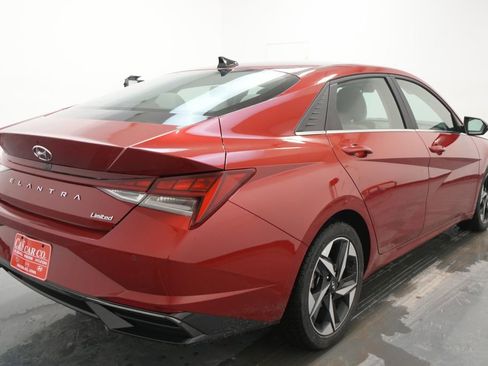 Used 2023 Hyundai Elantra Limited image 9