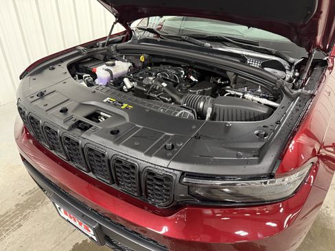 New 2025 Jeep Grand Cherokee L Laredo image 19