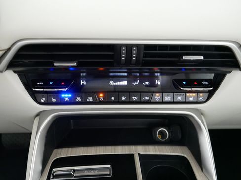 Used 2024 MAZDA CX-90 Plug-In Hybrid w/ Premium Plus AWD/4WD image 23