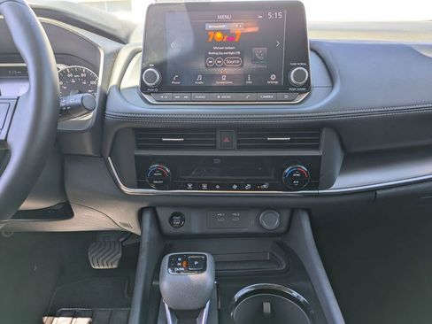 Used 2025 Nissan Rogue SV FWD image 32