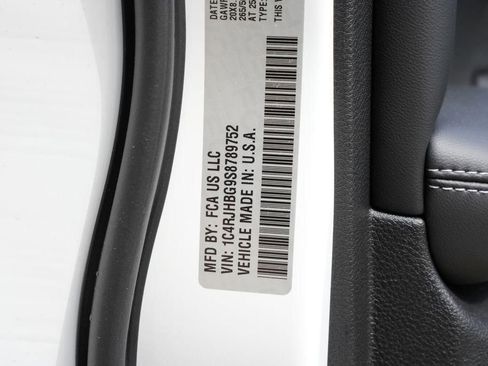 New 2025 Jeep Grand Cherokee Limited image 30