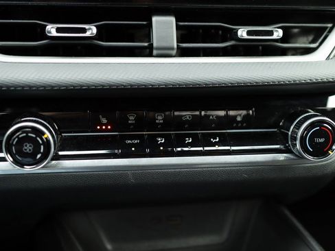 Used 2025 Chevrolet Equinox LT image 17