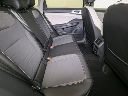 Certified 2025 Volkswagen Taos SE w/ Panoramic Sunroof Package AWD/4WD image 22