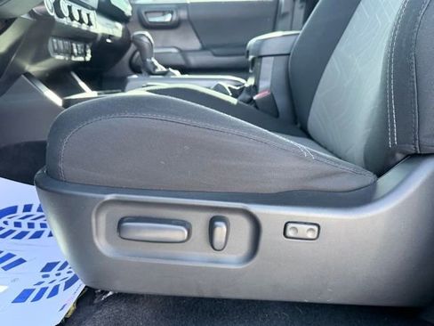 Used 2022 Toyota Tacoma TRD Off-Road w/ Technology Package image 24