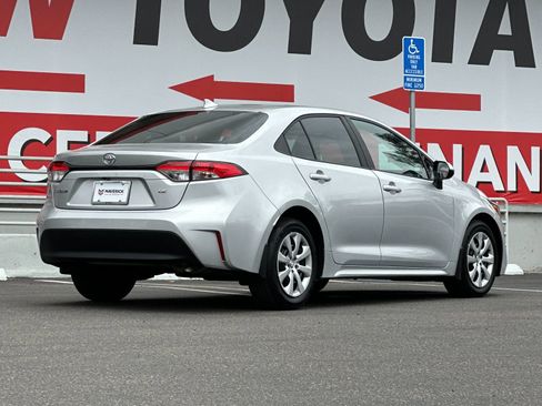 Used 2025 Toyota Corolla LE FWD image 5