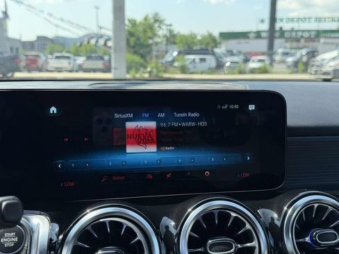 Used 2023 Mercedes-Benz GLB 250 4MATIC image 29