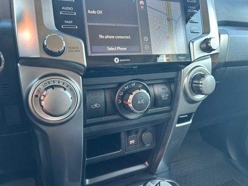 Used 2022 Toyota 4Runner SR5 Premium image 18