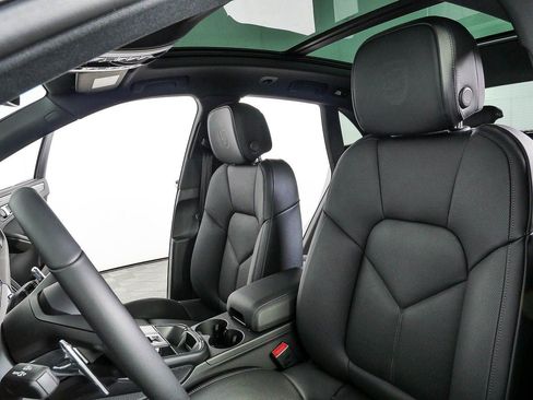 New 2026 Porsche Macan Turbo AWD/4WD image 5