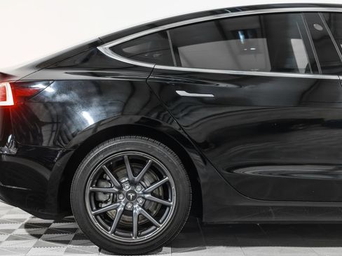 Used 2019 Tesla Model 3 Standard Range Plus RWD image 2