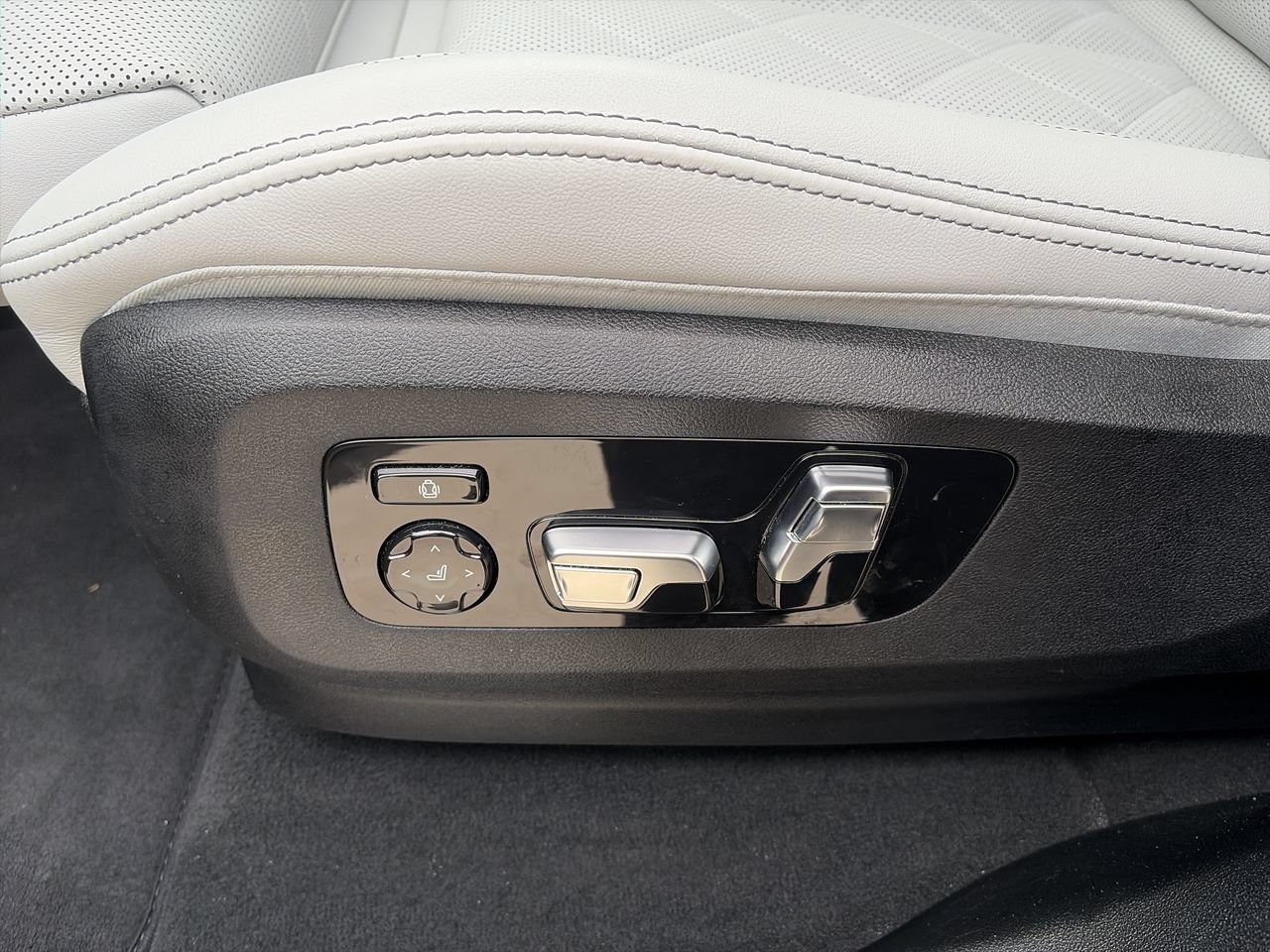 Used 2026 BMW X5 sDrive40i RWD image 15
