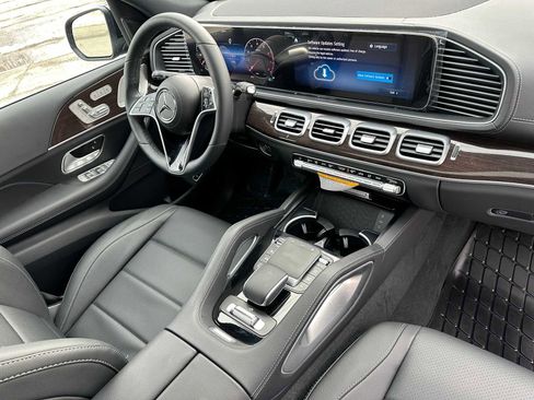 Used 2026 Mercedes-Benz GLS 450 4MATIC image 12