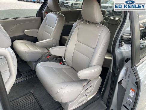 Used 2020 Toyota Sienna XLE image 7