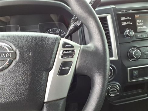 Used 2018 Nissan Titan S image 20
