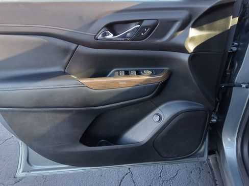 Used 2021 GMC Acadia SLE w/ Driver Convenience Package image 9