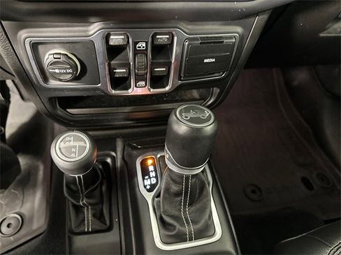 Used 2018 Jeep Wrangler Unlimited Sahara image 33