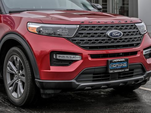 Used 2023 Ford Explorer XLT w/ Equipment Group 202A image 11