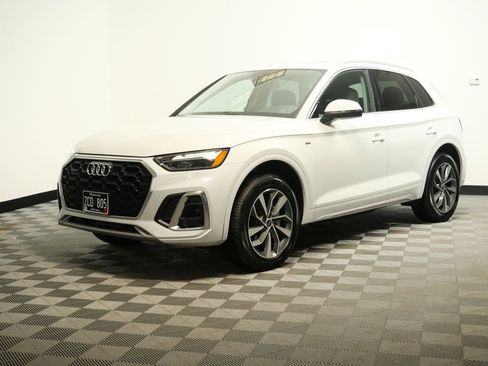Used 2022 Audi Q5 2.0T Premium w/ Convenience Package image 3