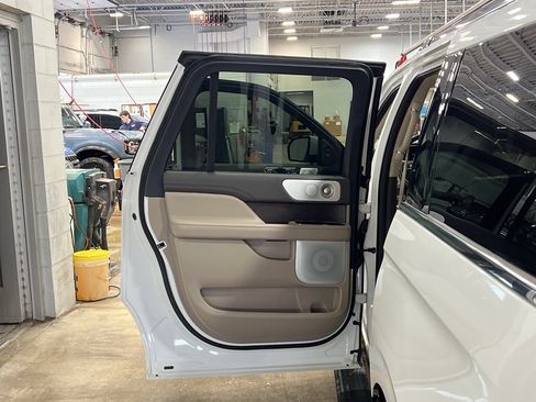 Used 2023 Lincoln Navigator L Reserve w/ Equipment Group 201A image 35