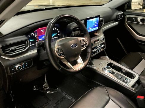 Certified 2022 Ford Explorer XLT w/ Equipment Group 202A image 13