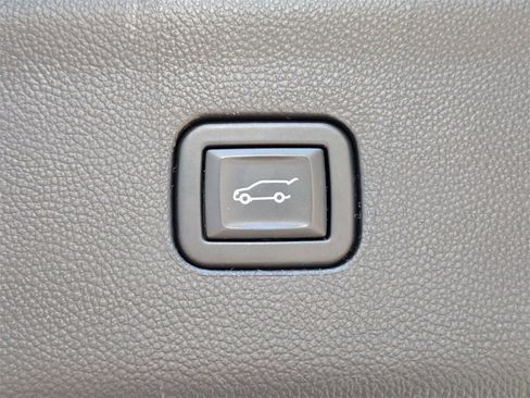 Used 2023 Buick Enclave Premium w/ Experience Buick Package image 15