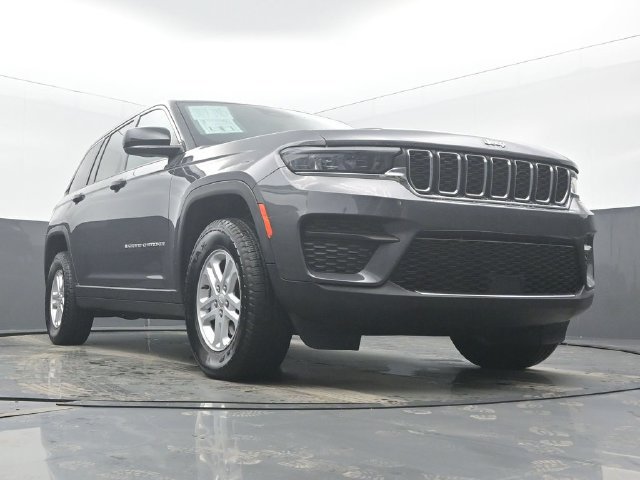 Used 2024 Jeep Grand Cherokee Laredo AWD/4WD image 53