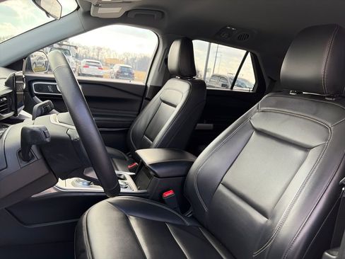 Used 2023 Ford Explorer XLT w/ Equipment Group 202A image 17