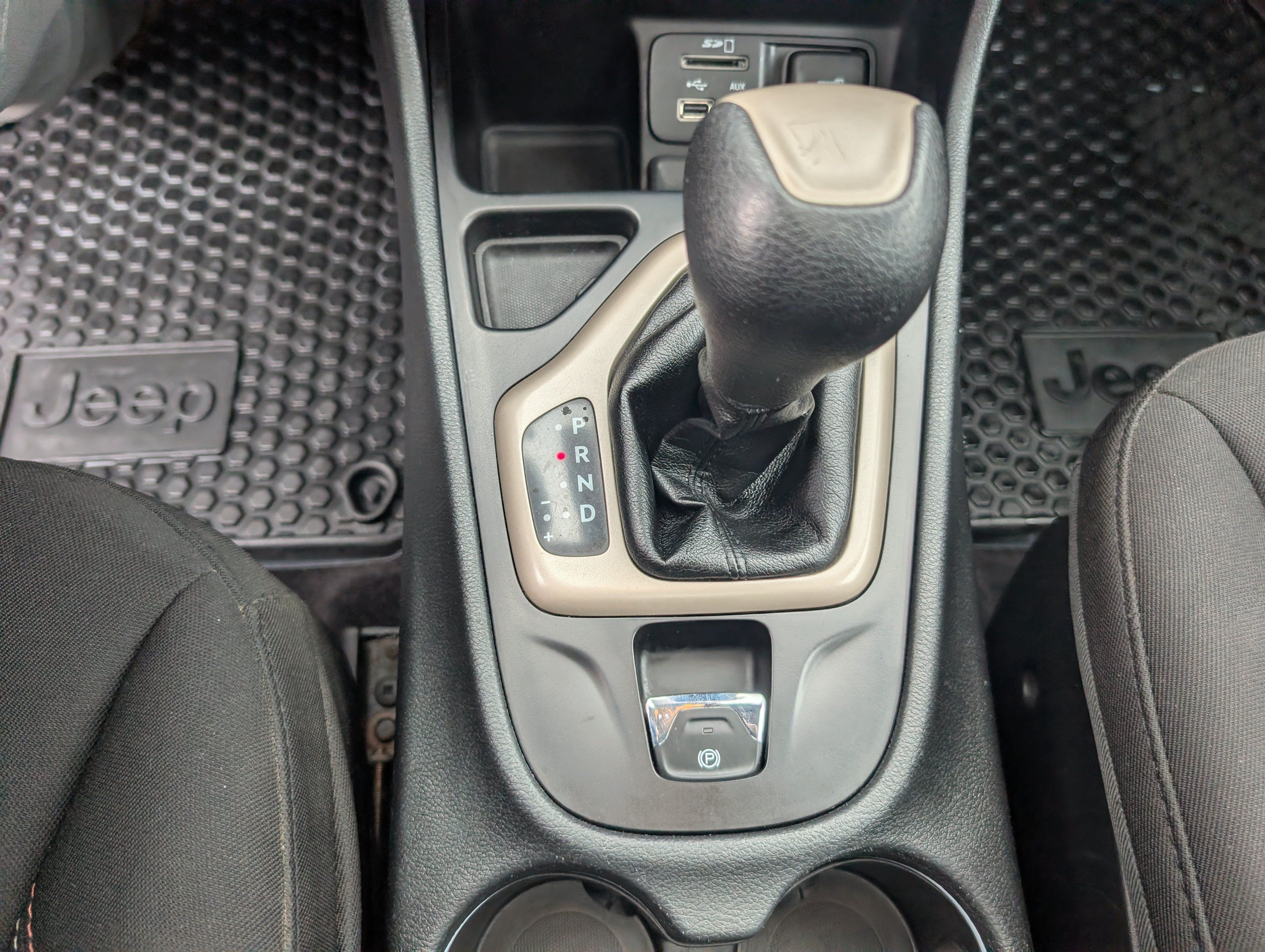 Used 2016 Jeep Cherokee 75th Anniversary FWD image 22