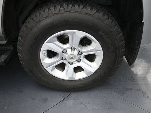 Used 2021 Toyota 4Runner SR5 AWD/4WD image 17
