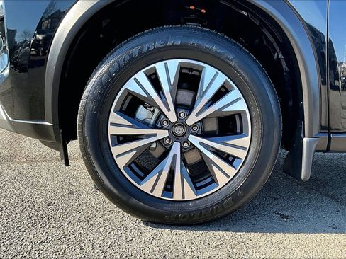 Used 2023 Nissan Rogue SV image 9