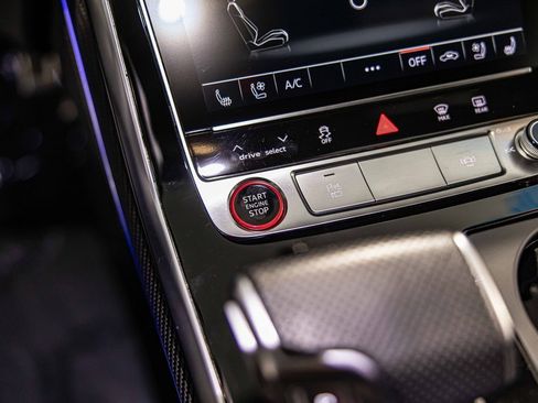 Used 2022 Audi RS Q8 w/ Carbon Optic Package image 30