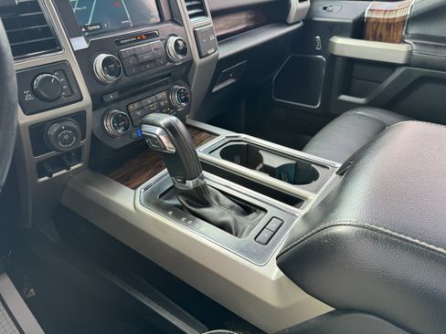 Used 2018 Ford F150 Lariat w/ Equipment Group 502A Luxury AWD/4WD image 21