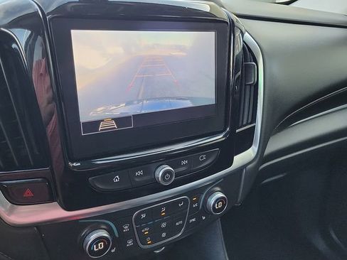 Used 2021 Chevrolet Traverse LT image 16