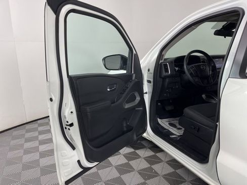 Used 2024 Nissan Frontier SV image 17