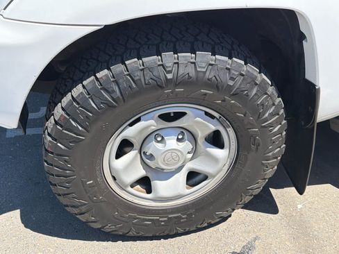 Used 2015 Toyota Tacoma PreRunner w/ SR5 Package RWD image 18