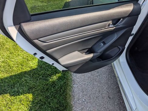 Used 2018 Honda Accord EX image 25