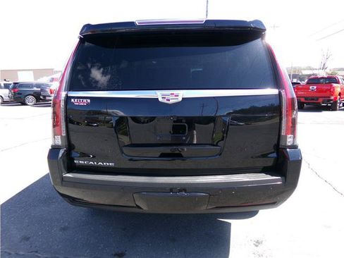 Used 2019 Cadillac Escalade Luxury AWD/4WD image 30