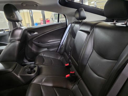 Used 2017 Chevrolet Volt LT w/ Comfort Package FWD image 14