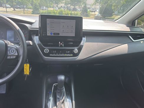 Used 2025 Toyota Corolla LE FWD image 30
