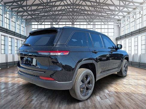 New 2025 Jeep Grand Cherokee Altitude image 4