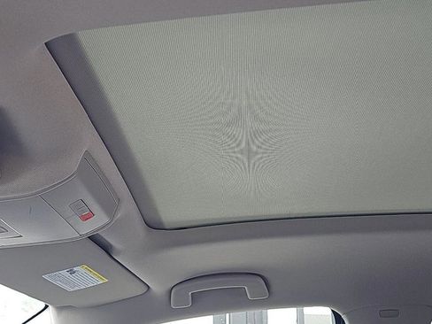 Used 2022 Volkswagen Atlas SE w/ Panoramic Sunroof Package image 4