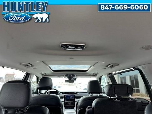 Used 2023 Jeep Grand Cherokee L Limited w/ Luxury Tech Group II AWD/4WD image 11