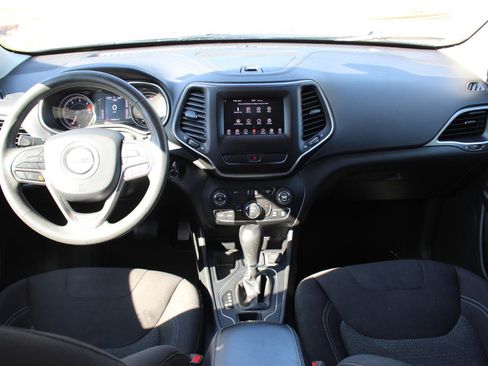 Used 2020 Jeep Cherokee Latitude FWD image 29