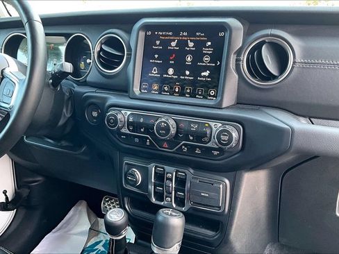 Used 2023 Jeep Wrangler Unlimited Sahara w/ Cold Weather Group AWD/4WD image 33