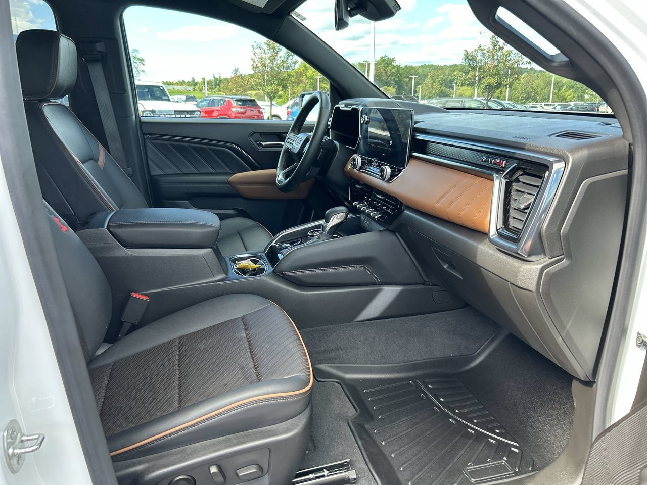 Used 2024 GMC Canyon AT4 w/ AT4 Premium Package AWD/4WD image 15