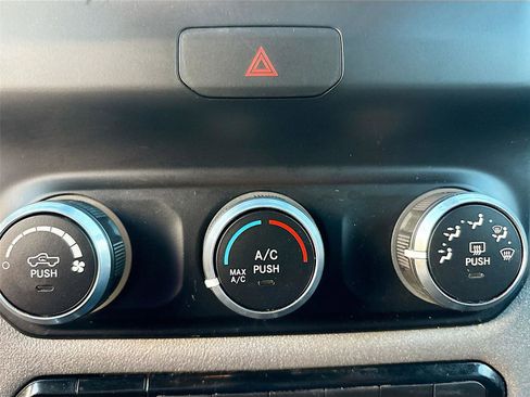 Used 2022 RAM 2500 Tradesman w/ Chrome Appearance Group image 16