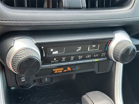 Used 2021 Toyota RAV4 LE image 19