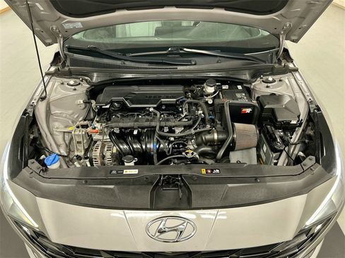 Used 2023 Hyundai Elantra Limited w/ Preferred Accessory Package image 25